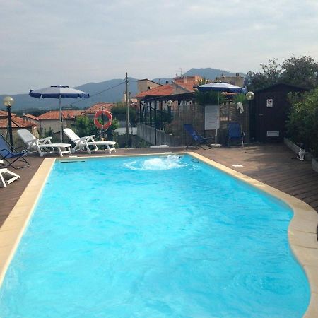 Gli Angeli Agriturismo Cisano sul Neva Exterior foto