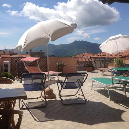 Gli Angeli Agriturismo Cisano sul Neva Exterior foto