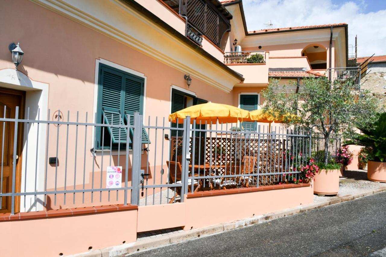 Gli Angeli Agriturismo Cisano sul Neva Exterior foto